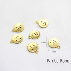 [數量有限] [1 件] Cubic initial flat round charm [M] [Matte gold] -mt 第4張的照片