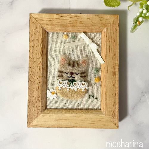もふもふアニマルの額飾り・猫(茶トラ)【羊毛フェルト刺繍 もふもふアニマルの額飾り・猫(茶トラ)【羊毛フェルト刺繍