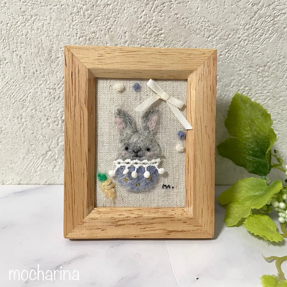 もふもふアニマルの額飾り・うさぎ（シルバー）【羊毛フェルト刺繍】 1枚目の画像