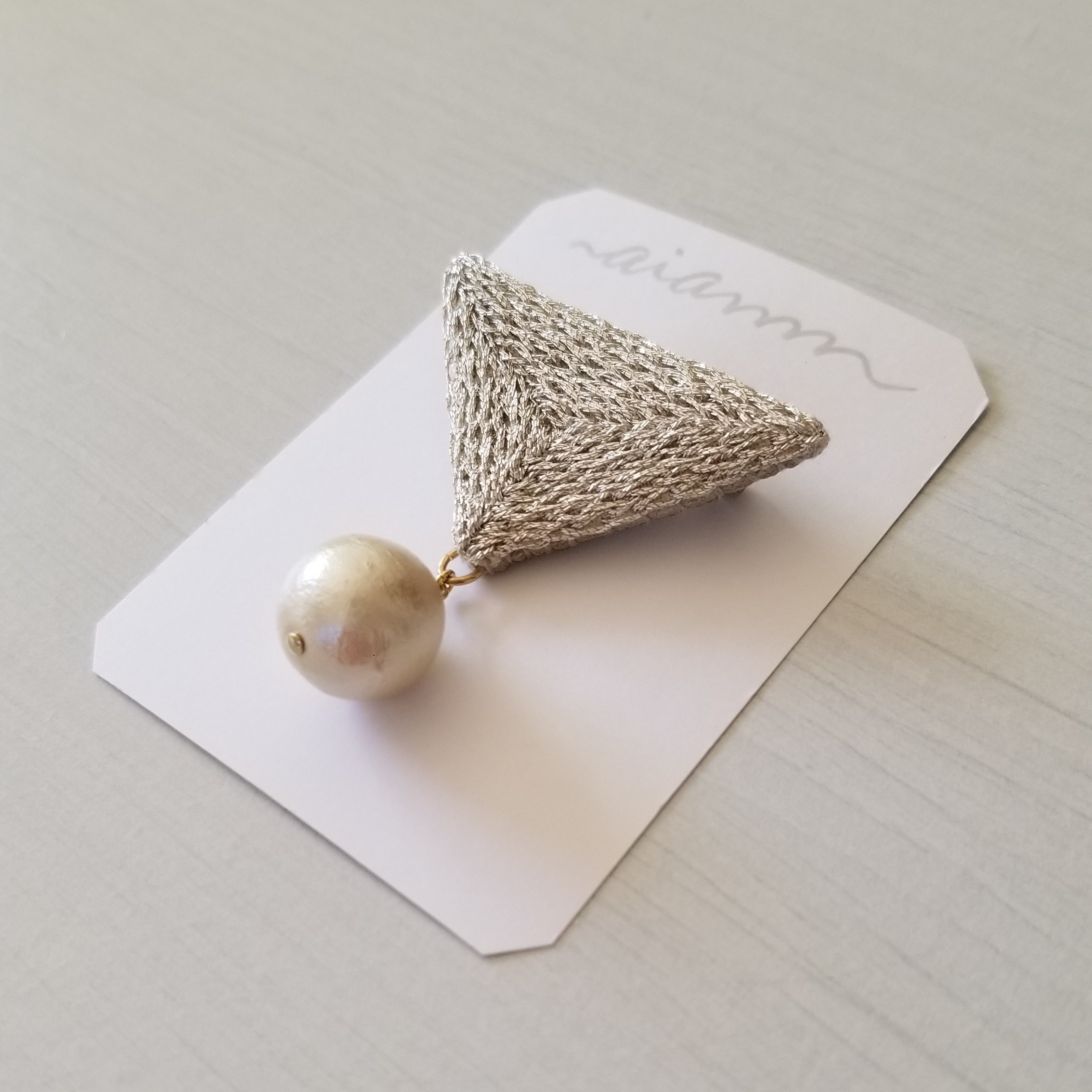 △刺繍×コットンパール ブローチ