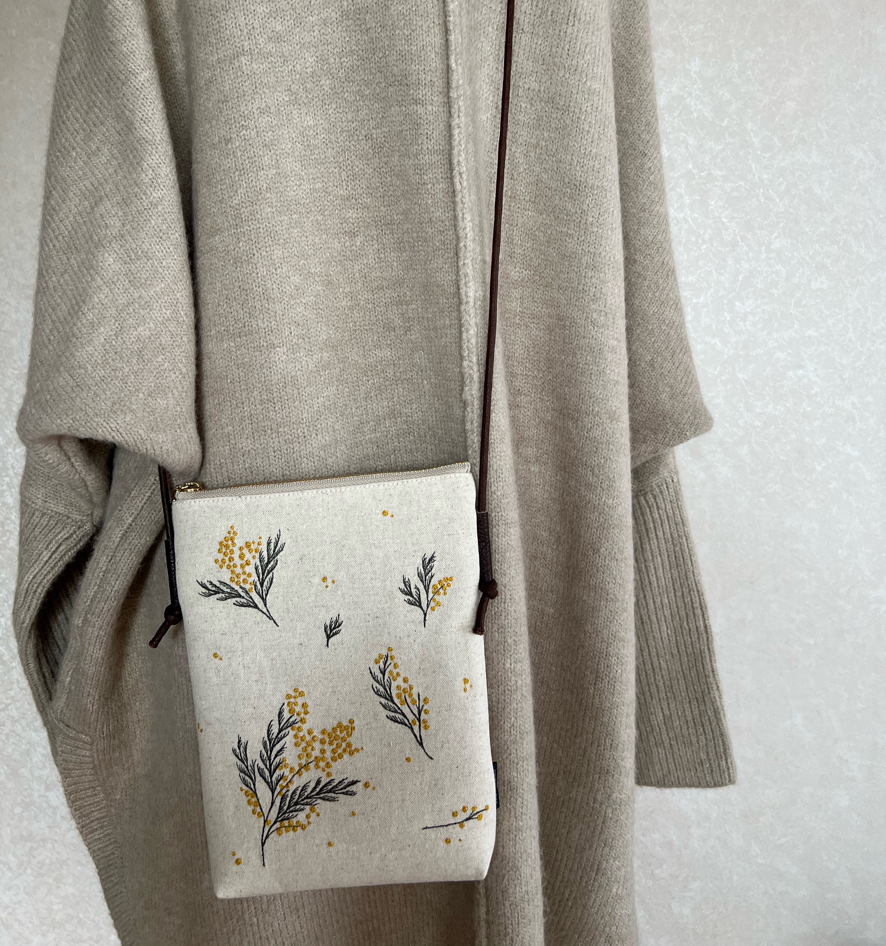 ミモザに惹かれて♡刺繍サコッシュ♡