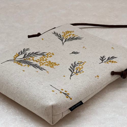 春限定！ミモザ刺繍サコッシュ（帆布生地・軽量コンパクト