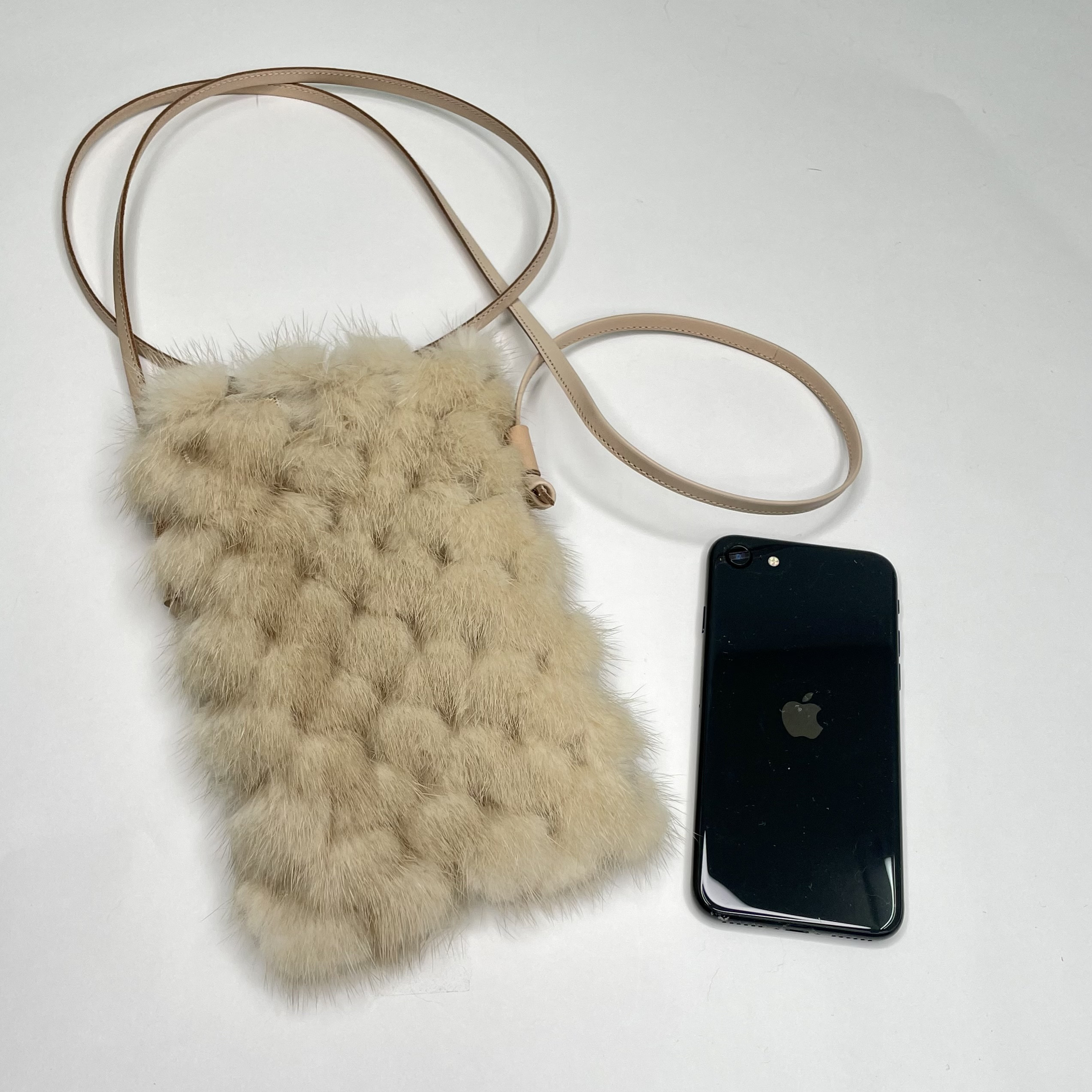 【リアルファー】ミンク毛皮のスマホポーチ