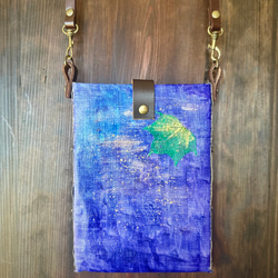 リーフアートのスマホポシェット（ブルー／フォレストグリーン） 5枚目の画像