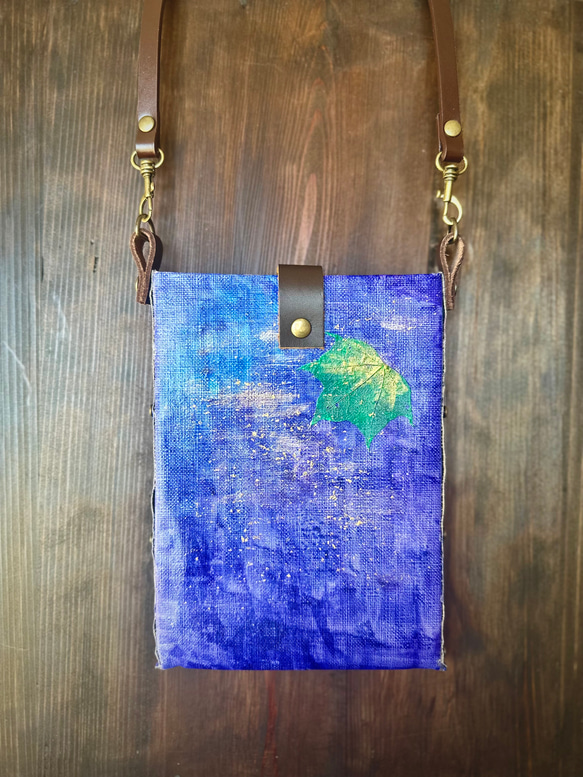 リーフアートのスマホポシェット（ブルー／フォレストグリーン） 5枚目の画像