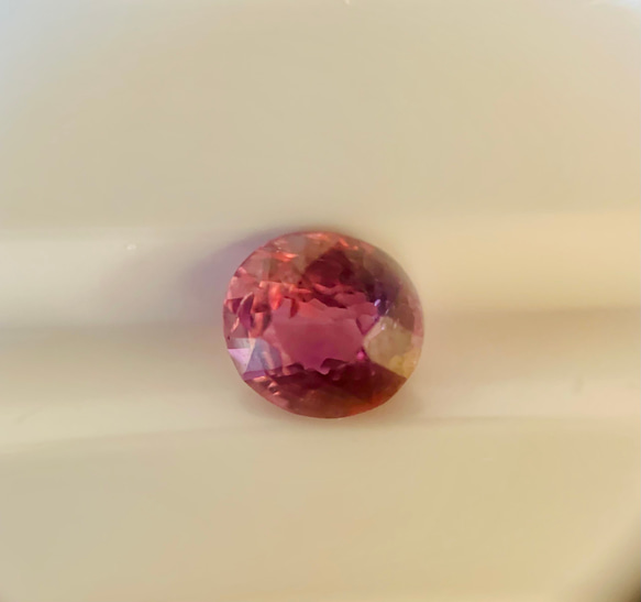 天然　パパラチアサファイア　非加熱　0.77ct ルース　宝石 2枚目の画像