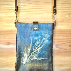 リーフアートのスマホポシェット（ブラウン／ブラック） 5枚目の画像