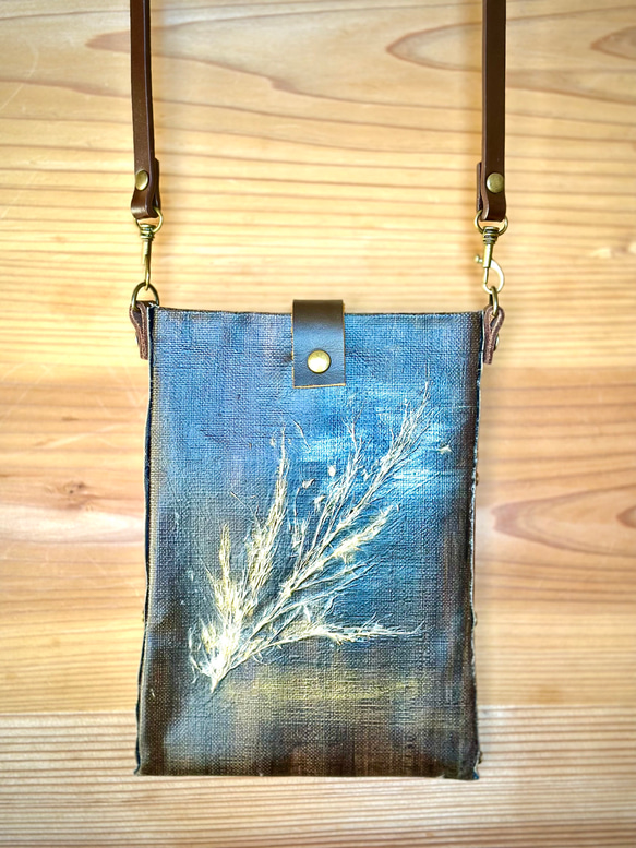 リーフアートのスマホポシェット（ブラウン／ブラック） 5枚目の画像