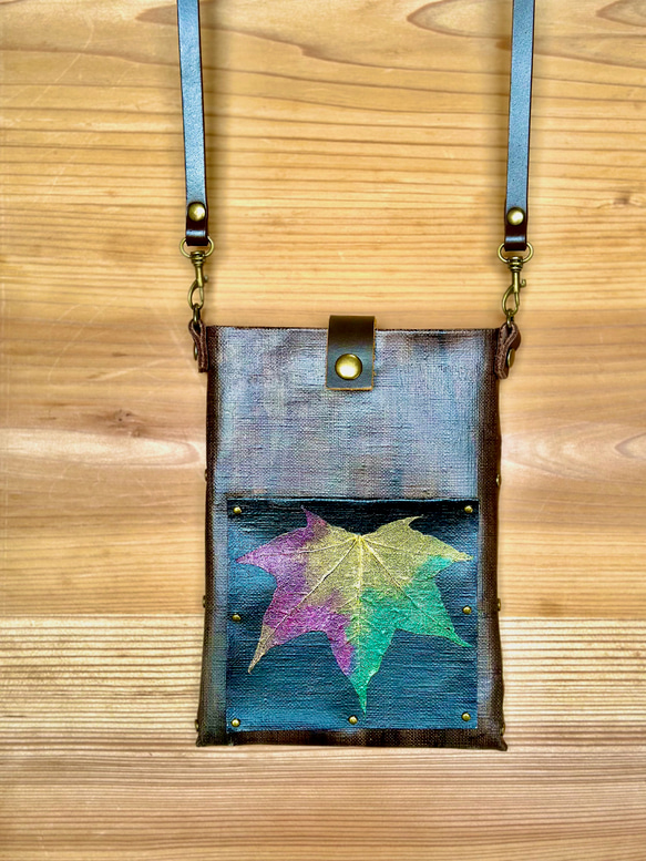 リーフアートのスマホポシェット（ブラウン／ブラック） 2枚目の画像