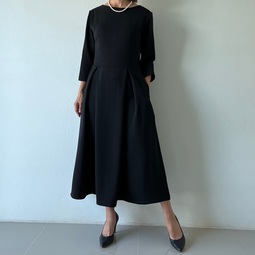 極美品✨️kay me【宇宙素材】デコルテタックワンピース 華やか 美ライン 極美品✨️kay me【宇宙素材】デコルテタックワンピース 華やか