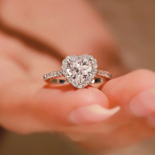 ハートシェイプ ヘイローリング モアッサナイト キラキラ 1ct