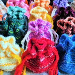 （Sサイズ）手編みのまんまる巾着ミニポーチ（底４㎝）【VIUTY】（Creema限定） 2枚目の画像