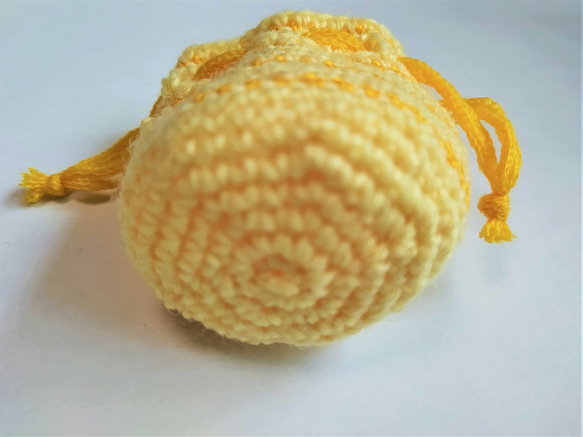 （Sサイズ）手編みのまんまる巾着ミニポーチ（底４㎝）【VIUTY】（Creema限定） 5枚目の画像