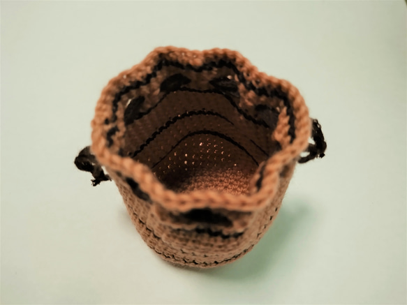 （Mサイズ）手編みのまんまる巾着ミニポーチ（底５㎝）【VIUTY】（Creema限定） 5枚目の画像