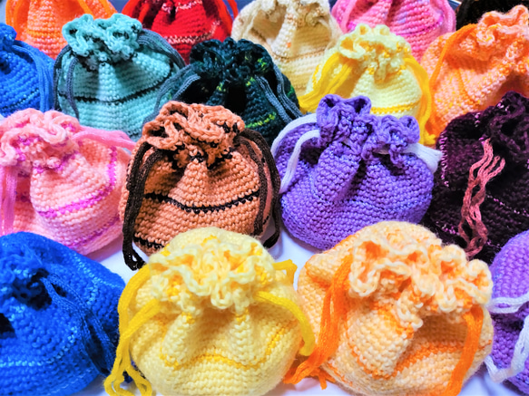 （Lサイズ）手編みのまんまる巾着ミニポーチ（底６㎝）【VIUTY】（Creema限定） 2枚目の画像