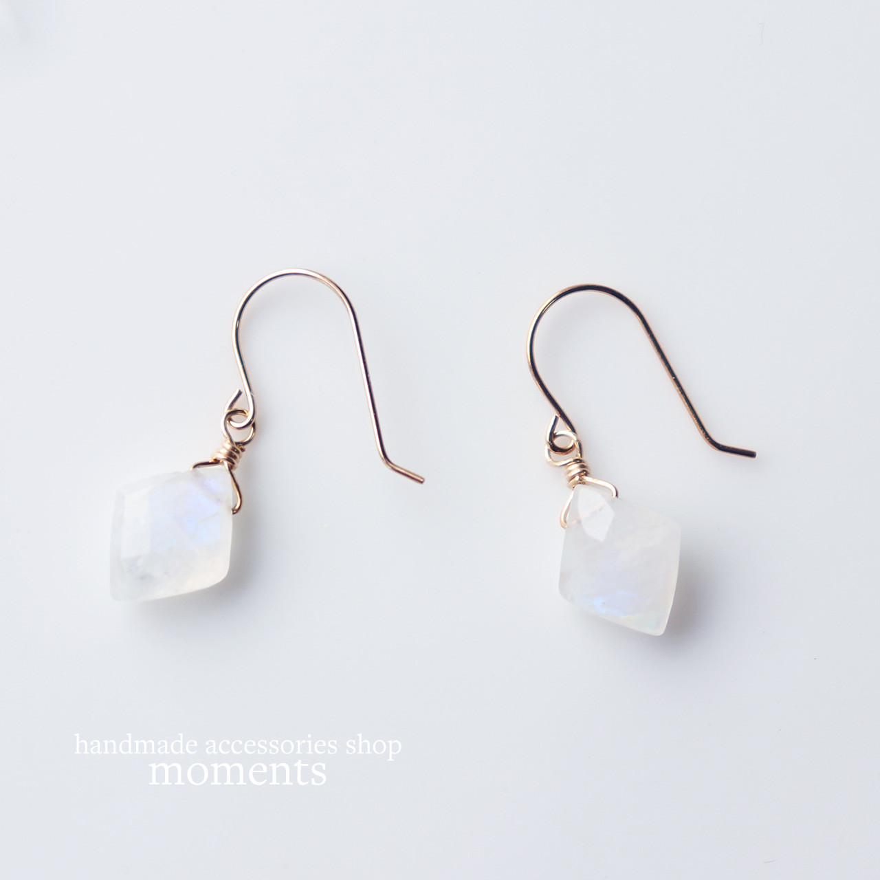 K10/K18天然石レインボームーンストーンシンプルかわいいピアス