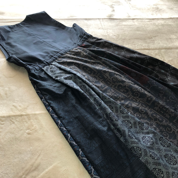 アンティーク大島紬のカシュクール風ジャンバースカート　おうちリラックス　着物リメイク 6枚目の画像