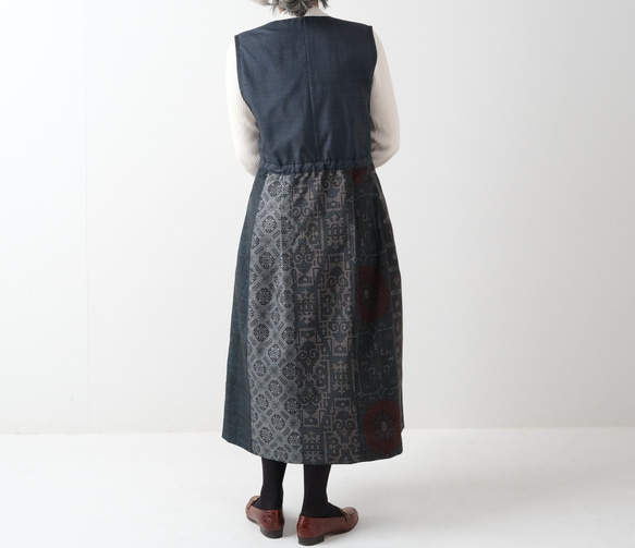 アンティーク大島紬のカシュクール風ジャンバースカート　おうちリラックス　着物リメイク 2枚目の画像