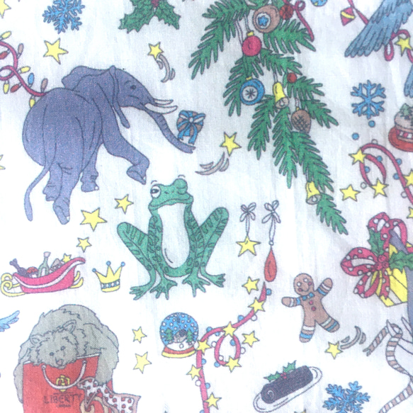 再販です☺︎可愛いリバティ　クリスマスハーフハンカチ　8枚重ね　リバティ　リバティクリスマス　白＋ブルー　送料無料 2枚目の画像