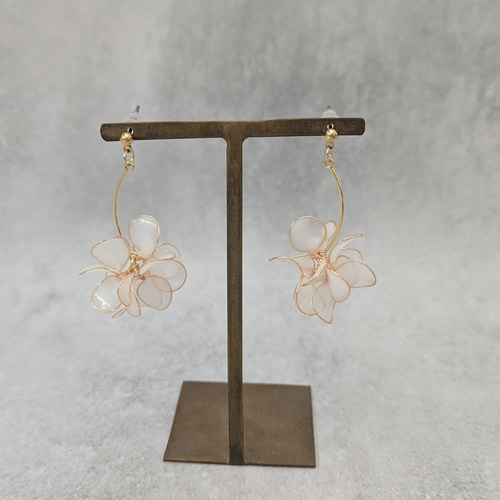 ラブリー♪ハンドメイドピアス(イヤリング)no. 359 ラブリー♪ハンドメイドピアス(イヤリング)no. 359 - メルカリ