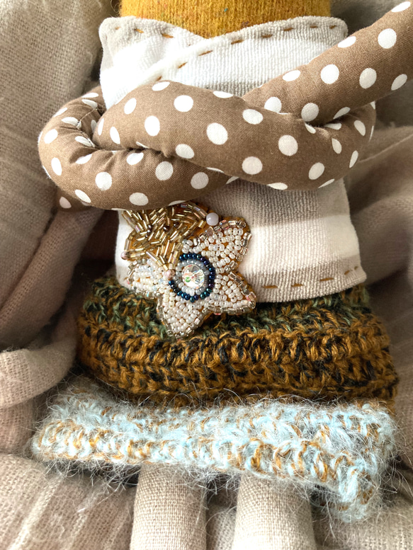 SALE！　フームウーム　ニット帽&キラキラ星のビーズ刺繍の飾り 4枚目の画像