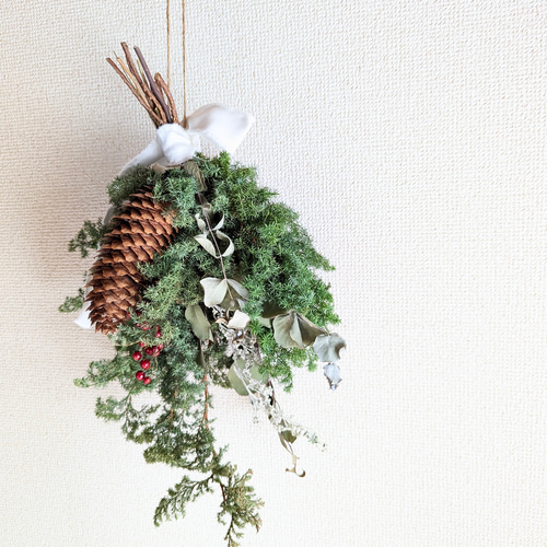 ドイツトウヒとヒムロスギの冬のグリーンスワッグ ドライフラワー