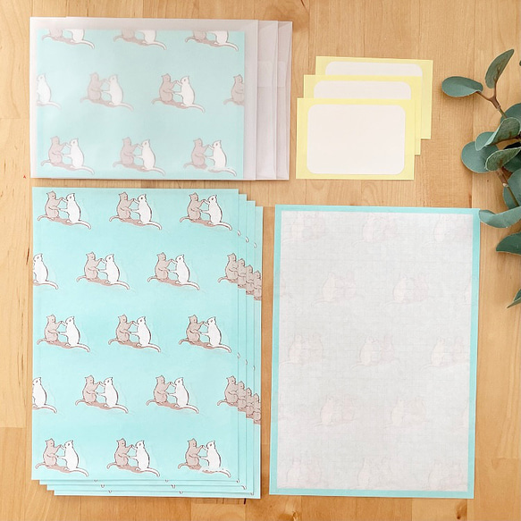 ミラーリングするネコのレターセット 1枚目の画像