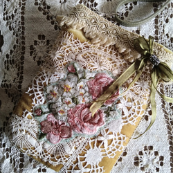 ベロアにシルク刺繍アップリケのミニサコッシュ 3枚目の画像
