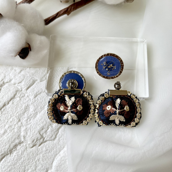 春のファッションのポイントに✿紺色インド刺繍リボンのタッセルとドライフラワーのイヤリング/チタンピアス 6枚目の画像