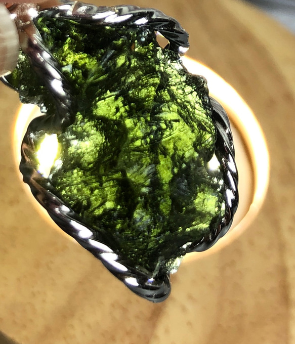天然チェコ隕石ネックレス・ペンダント、台湾合同検査証明書付き、安心してお買い求め下さい - 「モルダバイト」 入手困難なモルダバ 4枚目の画像