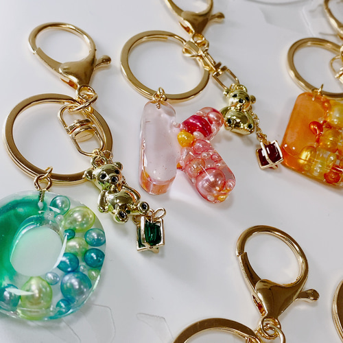 ゆきめい様お取り置き　2/11まで　クマゲラ　レジン　キーホルダー　ペンダント向 リアル ゆきめい様お取り置き キーホルダー レジン クマゲラ 2