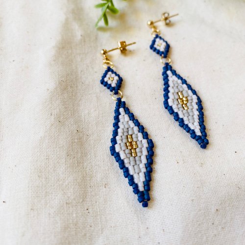 ネイビー2連ビーズステッチピアス／イヤリング ピアス（フック