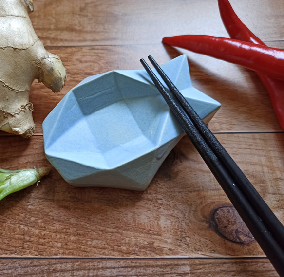 數位幾何陶瓷系列-小魚醬料筷架碟 第3張的照片