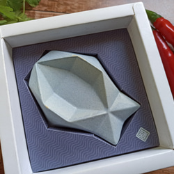 Digital Geometry Ceramic Series - 小魚醤箸置き 2枚目の画像
