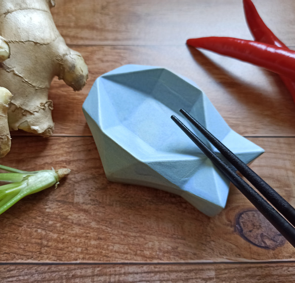 數位幾何陶瓷系列-小魚醬料筷架碟 第4張的照片