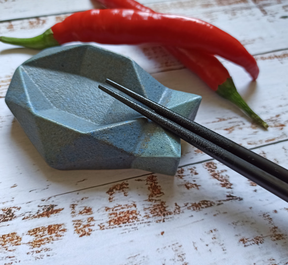 數位幾何陶瓷系列-小魚醬料筷架碟 第6張的照片