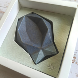 Digital Geometry Ceramic Series - 小魚醤箸置き 3枚目の画像