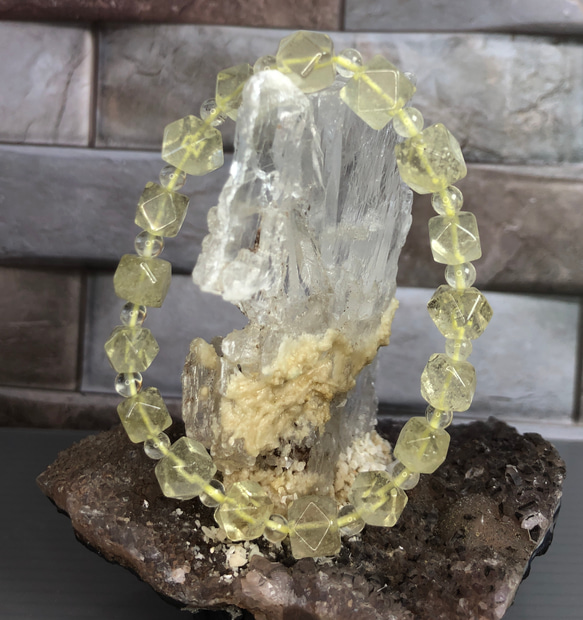 天然利比亞黃金隕石手串 八菱角切功 附台灣聯合檢證 - リビアングラス Libyan desert glass 第12張的照片