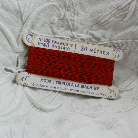 アンティーク糸 レーヌ（女王）の糸巻き 濃赤系 c 2枚目の画像