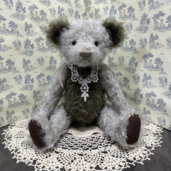 グレーパープルのジャーマンモヘアのテディベア