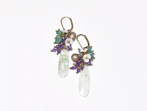 金銅礦石英、重紫水晶、綠瑪瑙、白珍珠貝花、民族鐘形耳環 第3張的照片