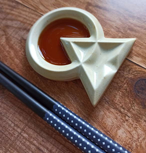 數位幾何陶瓷系列-幾何造型筷架碟(三角圓)+花瓣筷架 第7張的照片