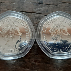 2種類 エリザベス女王とくまのパディントン イギリス 英国本物50ペンスコイン イギリス 英国Paddington 3枚目の画像