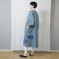 寬鬆長袍連身裙，手繪，牡丹圖案 第4張的照片