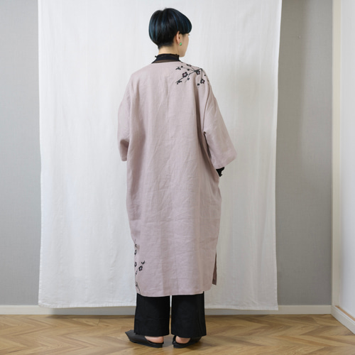 ゆったりカフタンワンピース・手描き・墨梅柄 ワンピース akkaの