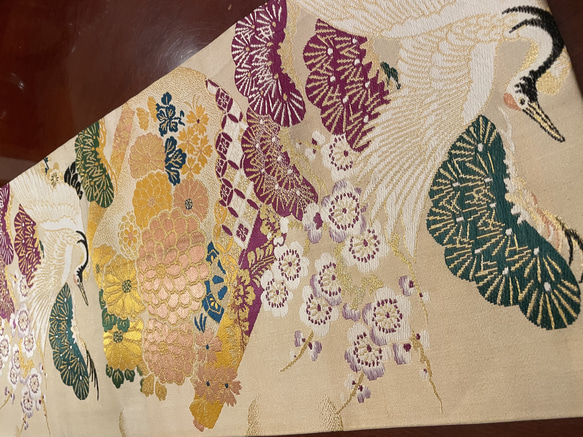 豪華刺繍の花嫁衣裳の丸帯リメイク　正絹テーブルランナー　お正月1942 2枚目の画像