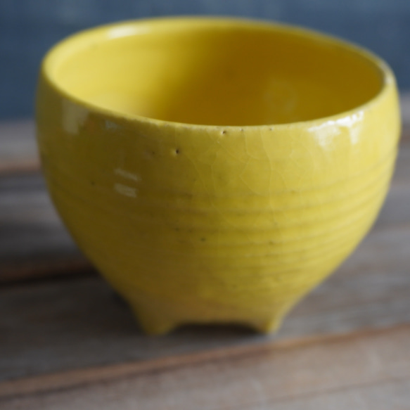 【陶器】黄色の脚付きミニ鉢カバー　　送料無料 9枚目の画像
