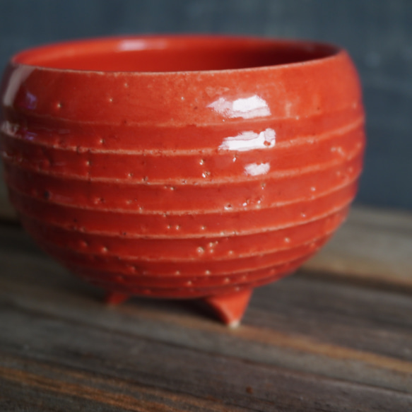 【陶器】赤い脚付きミニ鉢カバー　　送料無料 7枚目の画像