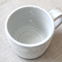 【SALE】黒御影土と白マット釉のマグカップ ＊ small 5枚目の画像