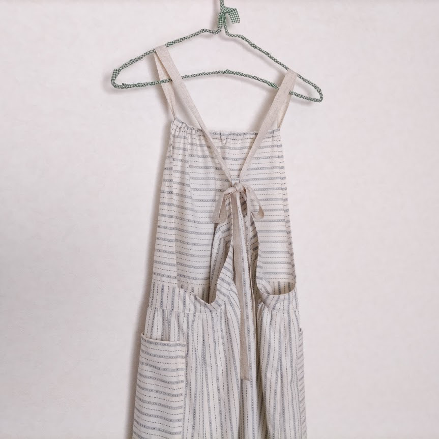 エプロンワンピース